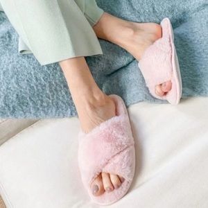 SPLENDID Pink Furry Open-Toe Slippers House Shoes Size Small/Medium NWT